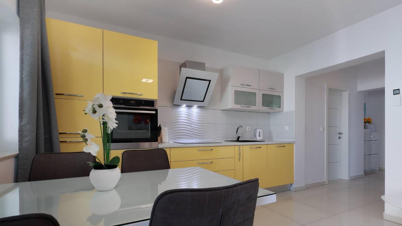 Apartmani "Villa Barbara" Novalja Exterior photo