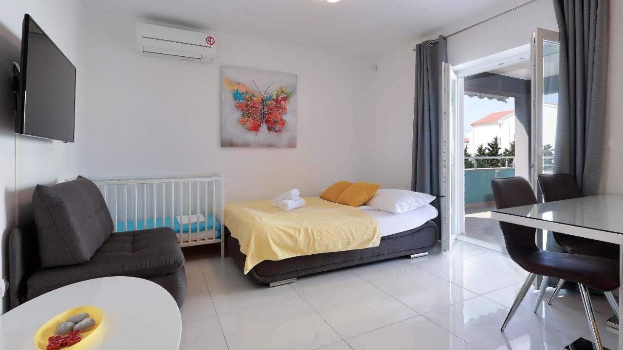 Apartmani "Villa Barbara" Novalja Exterior photo