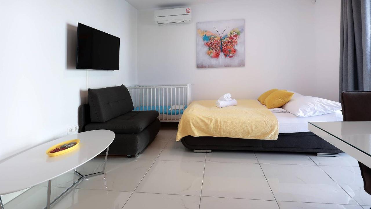 Apartmani "Villa Barbara" Novalja Exterior photo