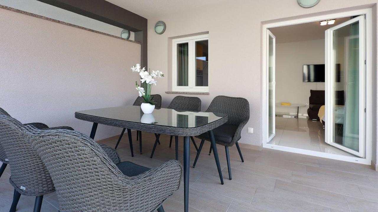 Apartmani "Villa Barbara" Novalja Exterior photo